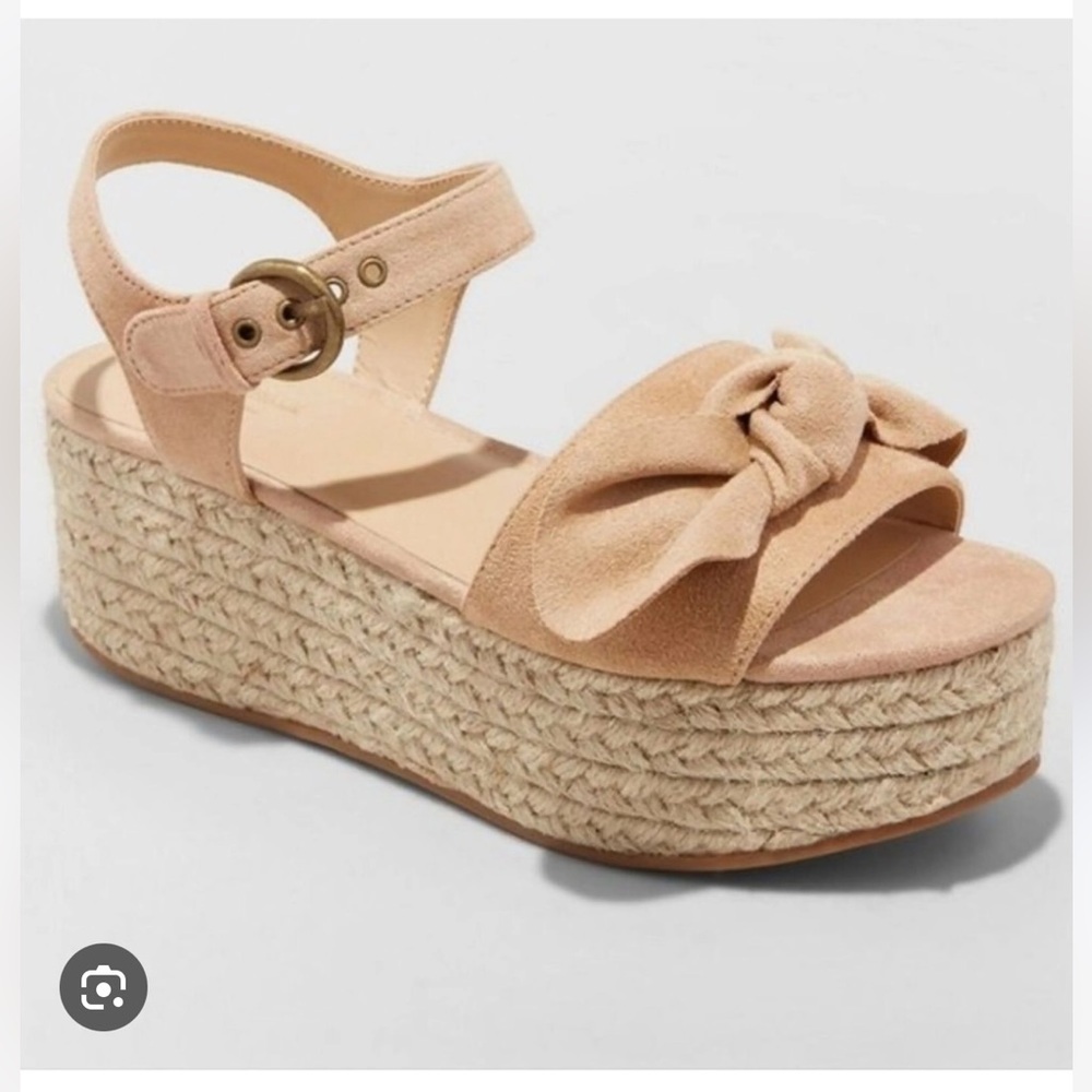 Universal Thread Women's Tan Platform Sandals